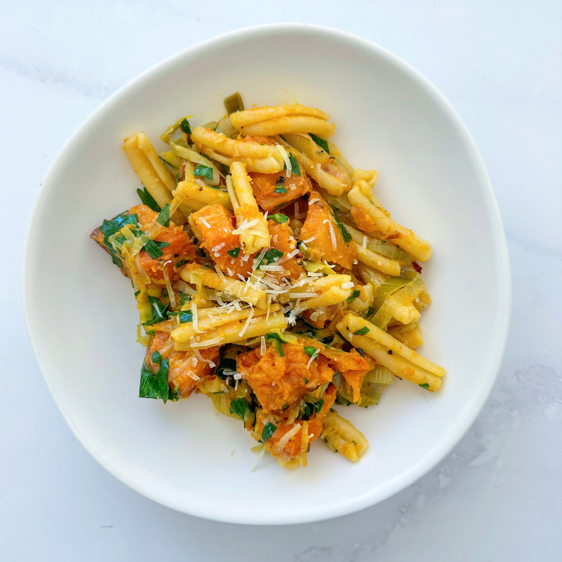 Pumpkin pasta with buttery leeks