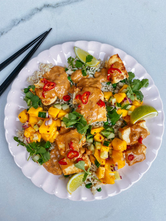 Peanut satay tofu with a mango salsa