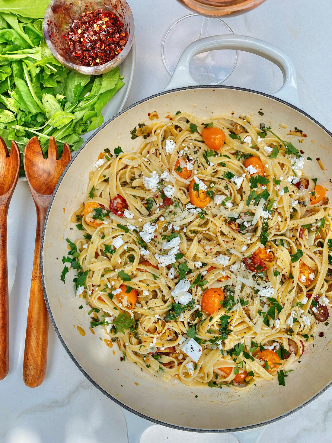 Garlicy cherry tomato pasta